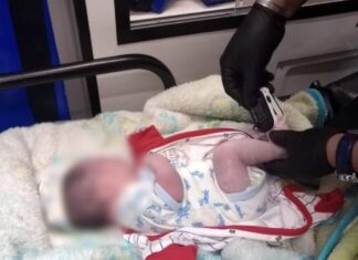Abandonan a Bebé en Tlalnepantla, Policías lo Rescatan con Vida