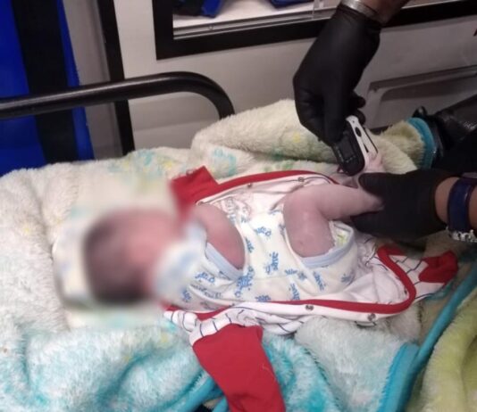 Abandonan a Bebé en Tlalnepantla, Policías lo Rescatan con Vida