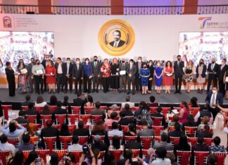 Tony Rodríguez Entrega Presea al Mérito Magisterial 2022