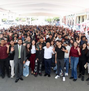 El Presidente Raciel Pérez Cruz Entrega Apoyos del Programa «Juventudes Haciendo Historia»